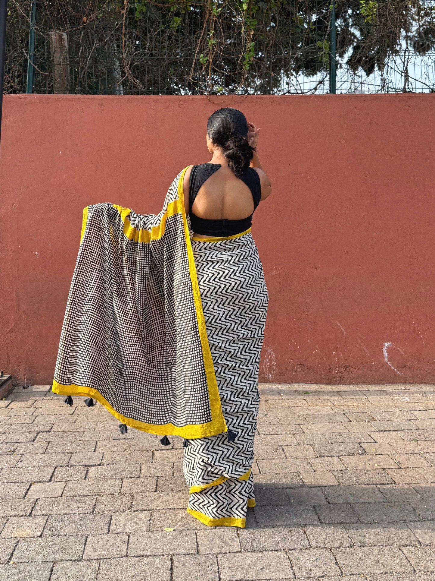 Black Graph Saree