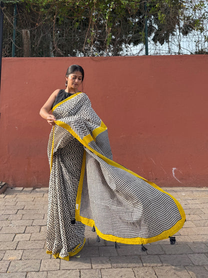 Black Graph Saree
